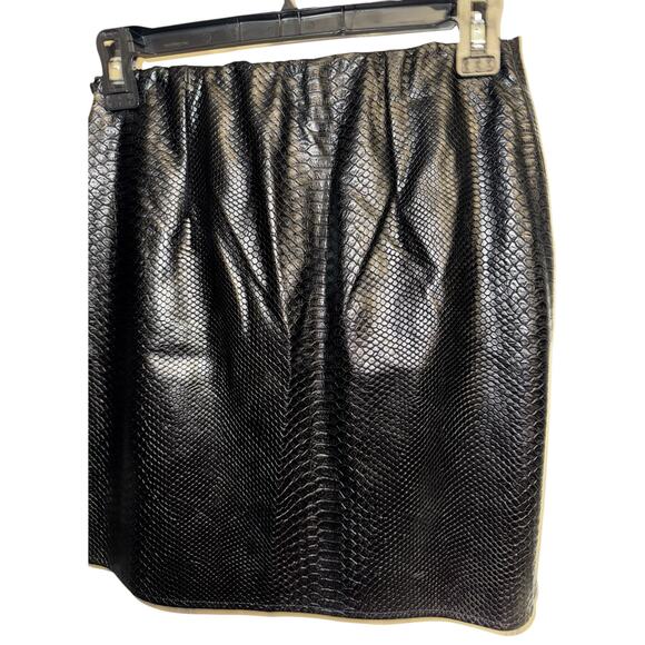 J.O.A. Just One Answer Faux Leather Overlap Mini Skirt in BlackSize Small NEW - Picture 5 of 9